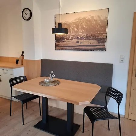 Hell Hof Apartment Innsbruck
